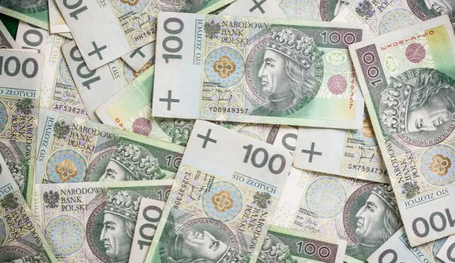 Ile zarabia kierowca C w wojsku? Sprawdź zarobki, wymagania i benefity