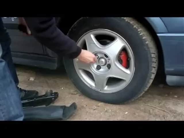 Jak łatwo i szybko wyjąć koło zapasowe w Opelu Combo – krok po kroku