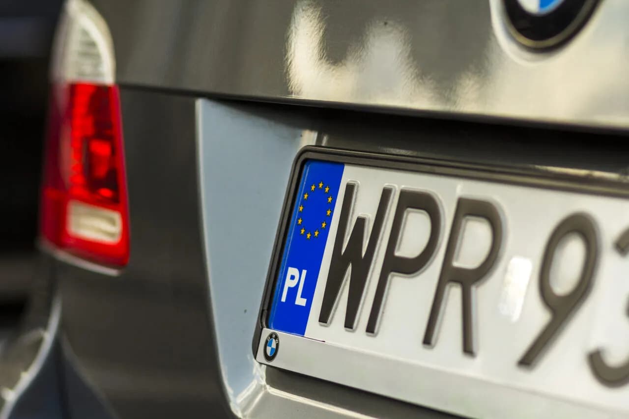 Jak znaleźć kierowcę po numerze rejestracyjnym i uniknąć problemów prawnych