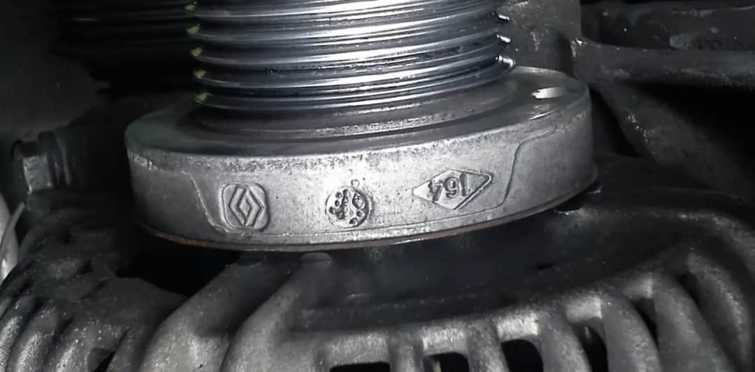 Jak wyciągnąć alternator z Renault Megane bez zbędnych problemów