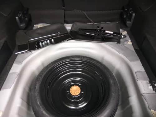 Gdzie dokładnie jest koło zapasowe w toyocie yaris? praktyczne wskazówki