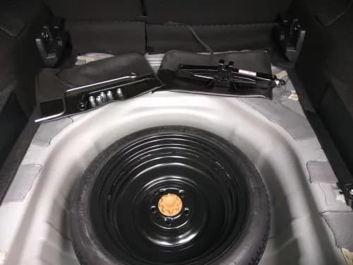 Gdzie dokładnie jest koło zapasowe w toyocie yaris? praktyczne wskazówki