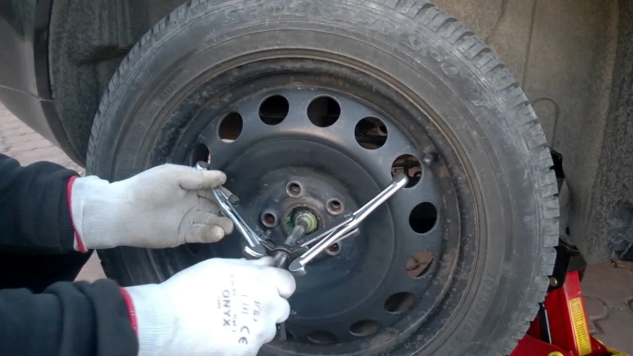 Jak łatwo i bezpiecznie zdjąć koło zapasowe w Citroen Jumper – krok po kroku