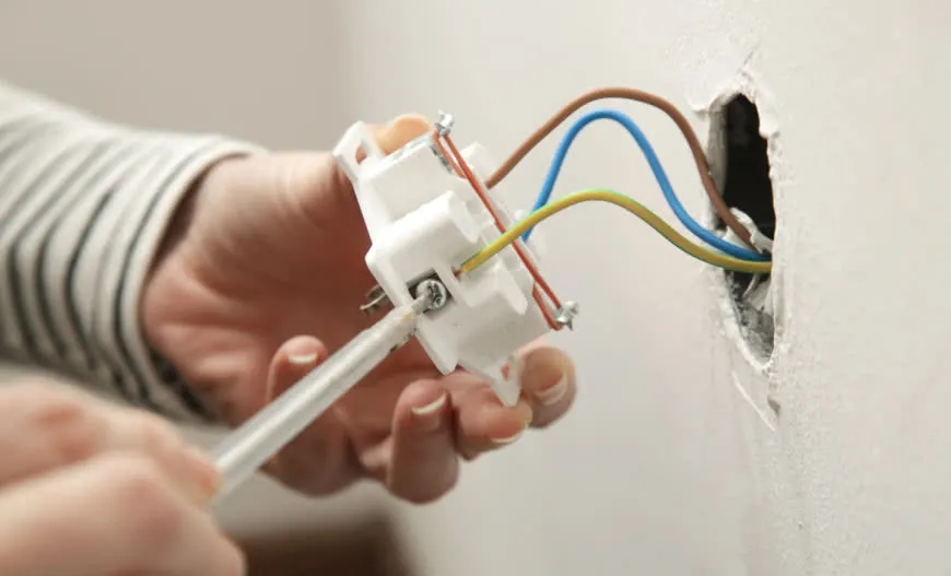 Jak podłączyć puszkę elektryczną - krok po kroku z bezpieczeństwem