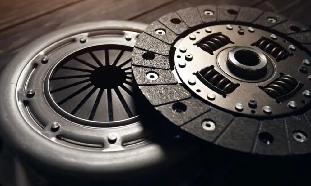 Ile kosztuje wymiana sprzęgła? Sprawdź, jak uniknąć wysokich kosztów i oszczędzić