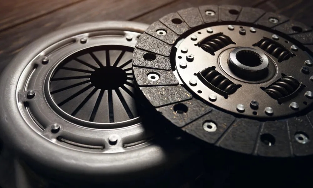 Ile kosztuje wymiana sprzęgła? Sprawdź, jak uniknąć wysokich kosztów i oszczędzić